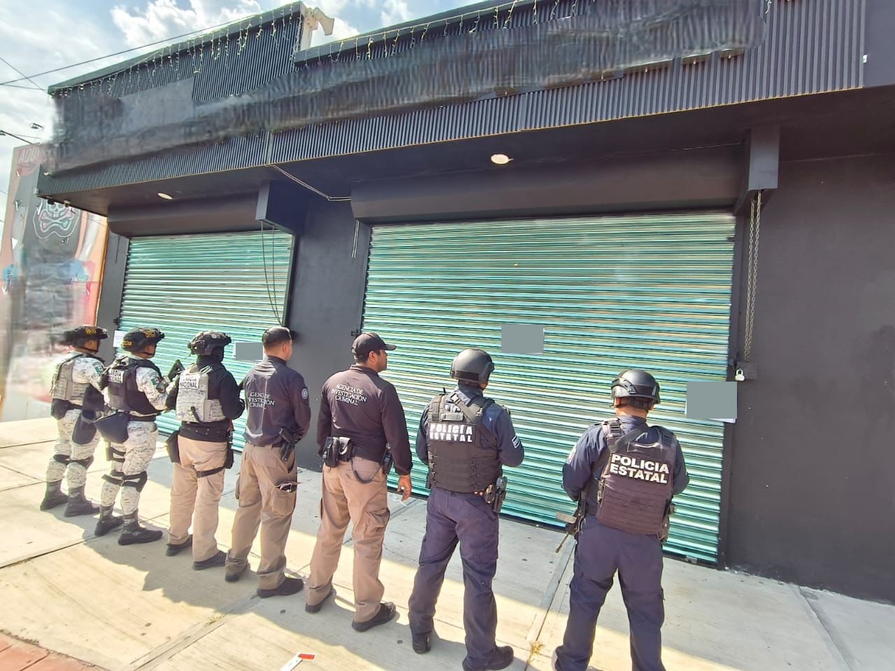 La PFM realiza cateo en Plaza Comercial de Tenancingo por venta de ropa 'pirata'